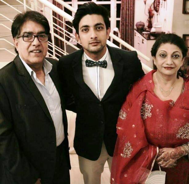Fahmaan Khan with his parents