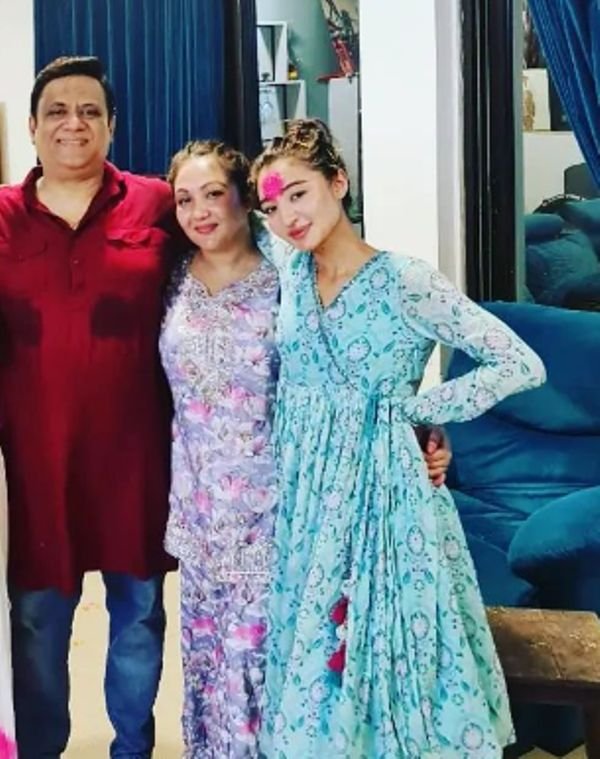 Oviya Darnal with her family