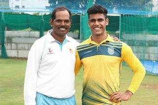 rajvardhan hangargekar with his father