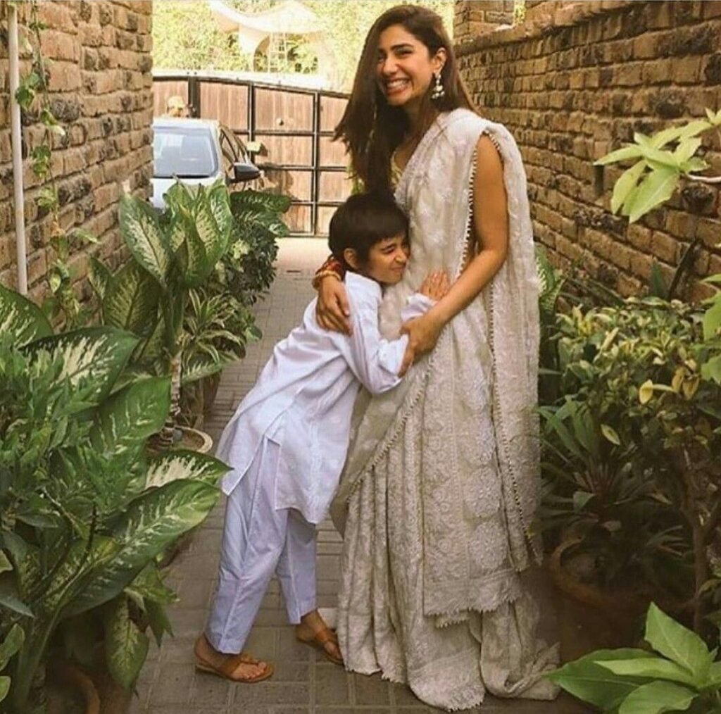 Mahira Khan with her son