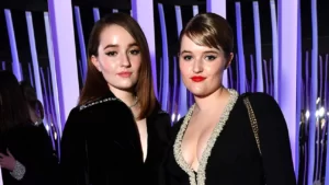 Kaitlyn Dever with her sister