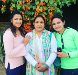 Sneha Rana mother and sister
