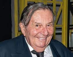 barry humphries Age