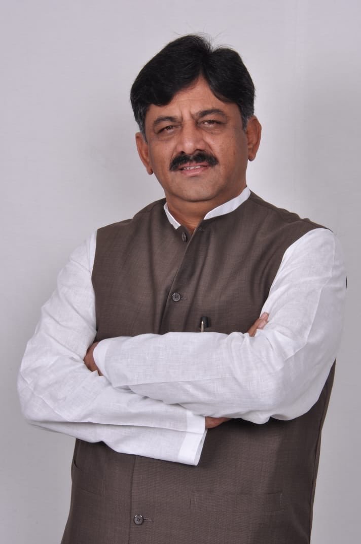 DK Shivakumar Bio, Age, Education, Political Career, Net Worth, Wife, Daughter